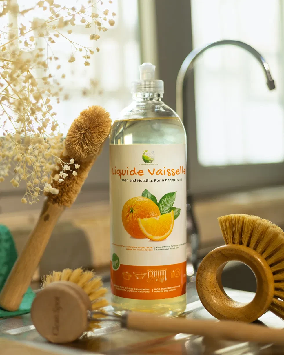 Clean Spot — Liquide Vaisselle sur évier avec brosses bambou